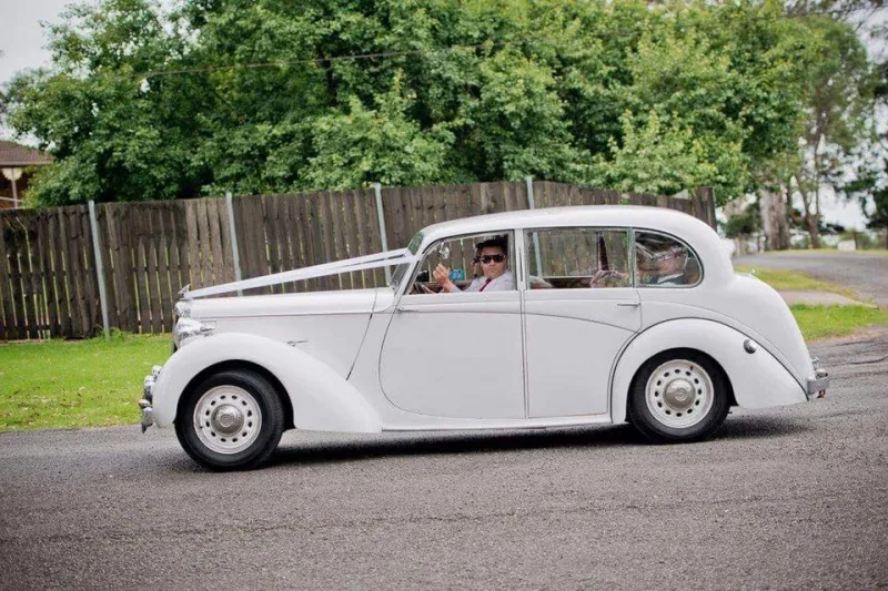 White Bentley Eva wedding car